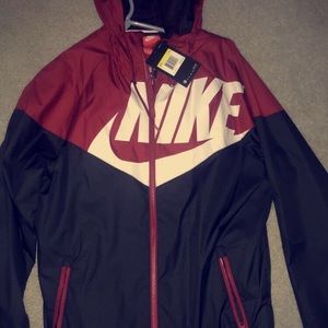 NIKE WINDBREAKER MENS SMALL